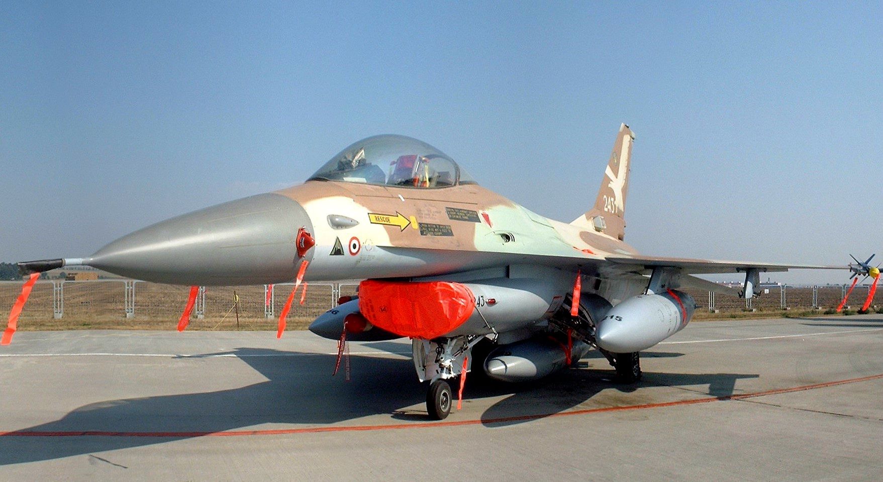 Myśliwiec Sił Powietrznych Izraela F-16 Netz 243, pilotowany przez pułkownika Ilana Ramona podczas operacji Opera.