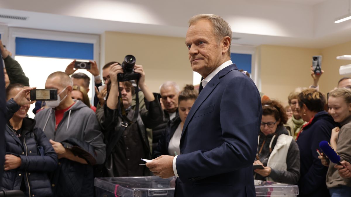 WARSAW, POLAND - OCTOBER 15: Donald Tusk, co-leader of Civic Coalition, a center-left pro-European political coalition, arrives to vote in Polish parliamentary elections on October 15, 2023 in Warsaw, Poland. Poles are voting today to decide whether the ruling national conservative Law and Justice party (PiS), led by Jaroslaw Kaczynski, will govern for a third consecutive term, or whether a coalition of center-left, pro-European parties will be given the opportunity to form a government. Also on the ballot is a referendum introduced by the current government over EU migration reform. (Photo by Sean Gallup/Getty Images)