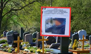 Kontrowersyjna kartka na cmentarzu. Pokazano twarz i padły oskarżenia