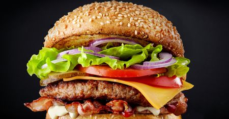 Podwyżki w popularnej sieci restauracji. Zobacz o ile podrożały burgery