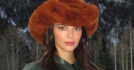 Kendall Jenner chwali się puchówką za 34 tysiące złotych. Internauci: "Najbrzydsza kurtka na świecie" (FOTO)