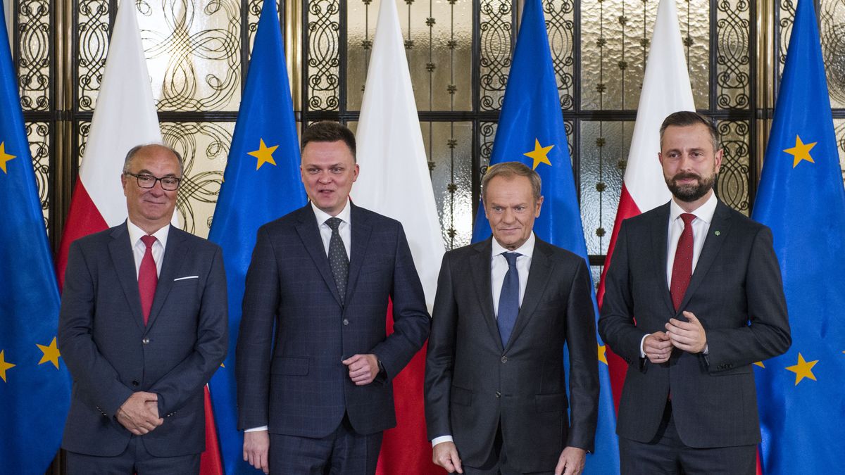 WARSAW, MAZOWIECKIE, POLAND - 2023/10/24: Opposition party leaders, from left, Wlodzimierz Czarzasty, Szymon Holownia, Donald Tusk and Wladyslaw Kosiniak-Kamysz announce to the media that Tusk is their candidate for prime minister. The leaders of the opposition parties that collectively won the most votes in Poland's recent elections announced in the Parliament, that Donald Tusk, the leader of the largest group, is their candidate to be prime minister and that they have agreed to form a government and govern together. The currently ruling nationalist party Law and Justice (PiS), won more votes than any other party, but is unable to create a coalition with any party.
The potential new government would be the coalition of the Civic Coalition, Poland 2050. (Photo by Attila Husejnow/SOPA Images/LightRocket via Getty Images)