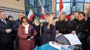 Śląskie: Mieszkańcy Poczesnej protestują. Taczka dla prezydenta