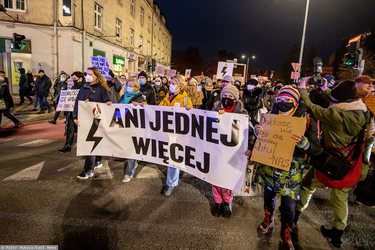 "Ani jednej więcej". Protest pod domem Julii Przyłębskiej w Berlinie