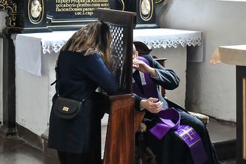 Nie każdy ksiądz może je rozgrzeszyć. Jest pięć "grzechów specjalnych"