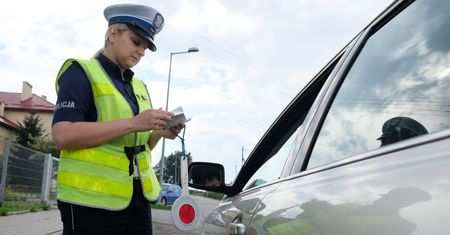 Motoryzacyjne mity, w które wciąż wierzymy. Lepiej poznać prawdę