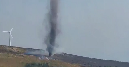 Rzadkie zjawisko uchwycone w Portugalii. Niezwykłe nagranie ognistego tornada