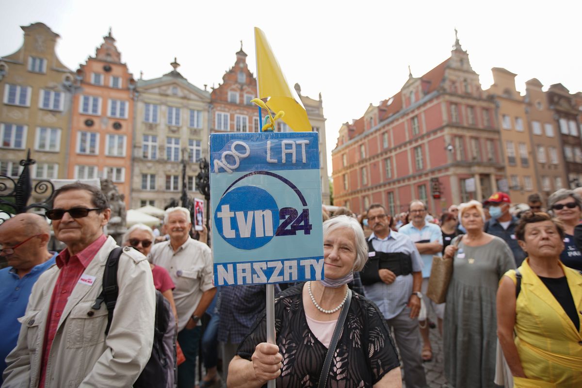 Po tym, jak Sejm przegłosował "lex TVN", w całej Polsce odbyły się masowe protesty 