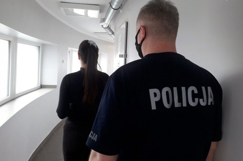 Śląskie. 26-letnia kobieta i jej 13-letnia towarzyszka z Gliwic okradły sklepy w galerii handlowej w centrum Rybnika.