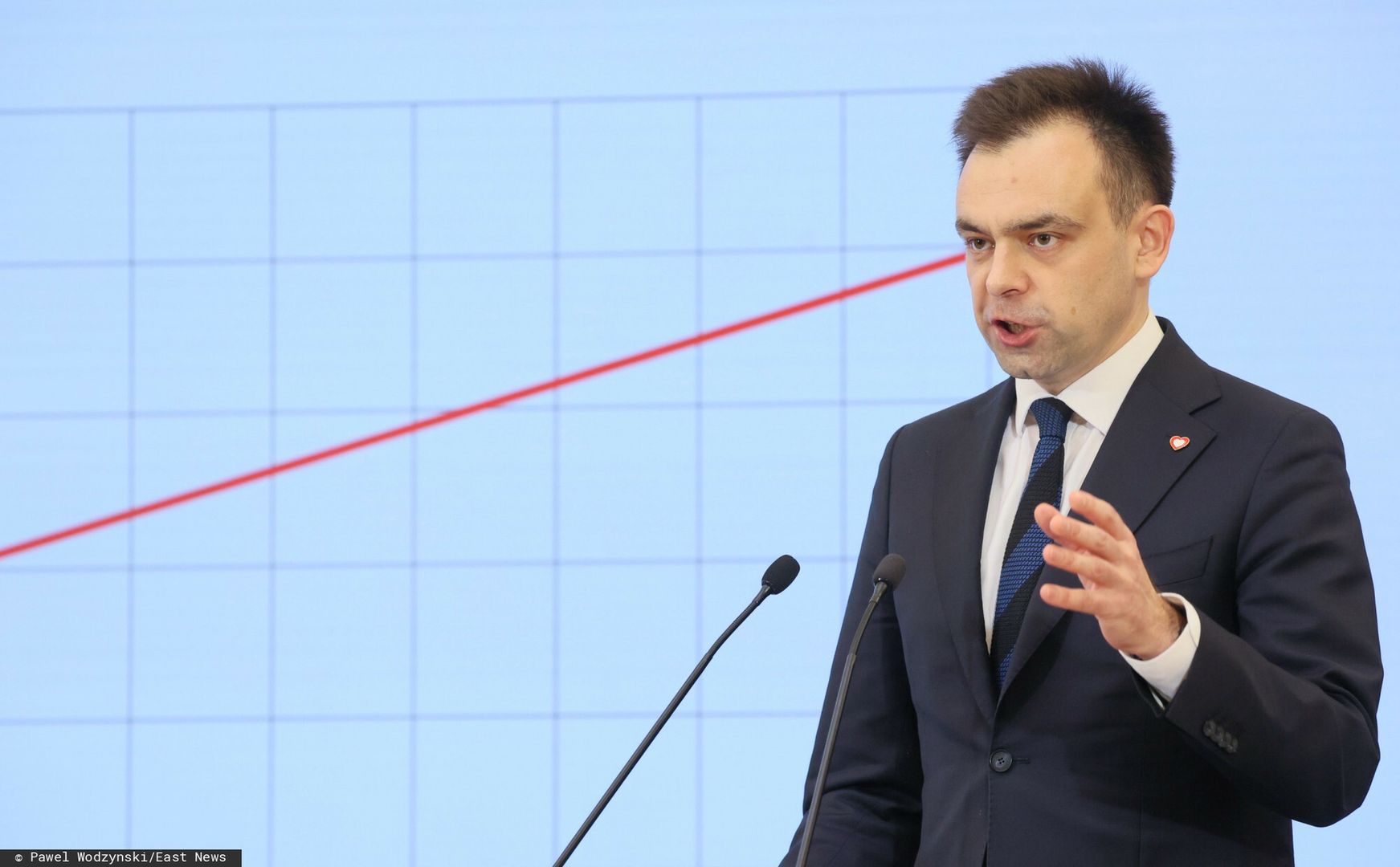 Minister finansów Andrzej Domański. Ministerstwo opublikowało "Białą Księgę" finansów publicznych