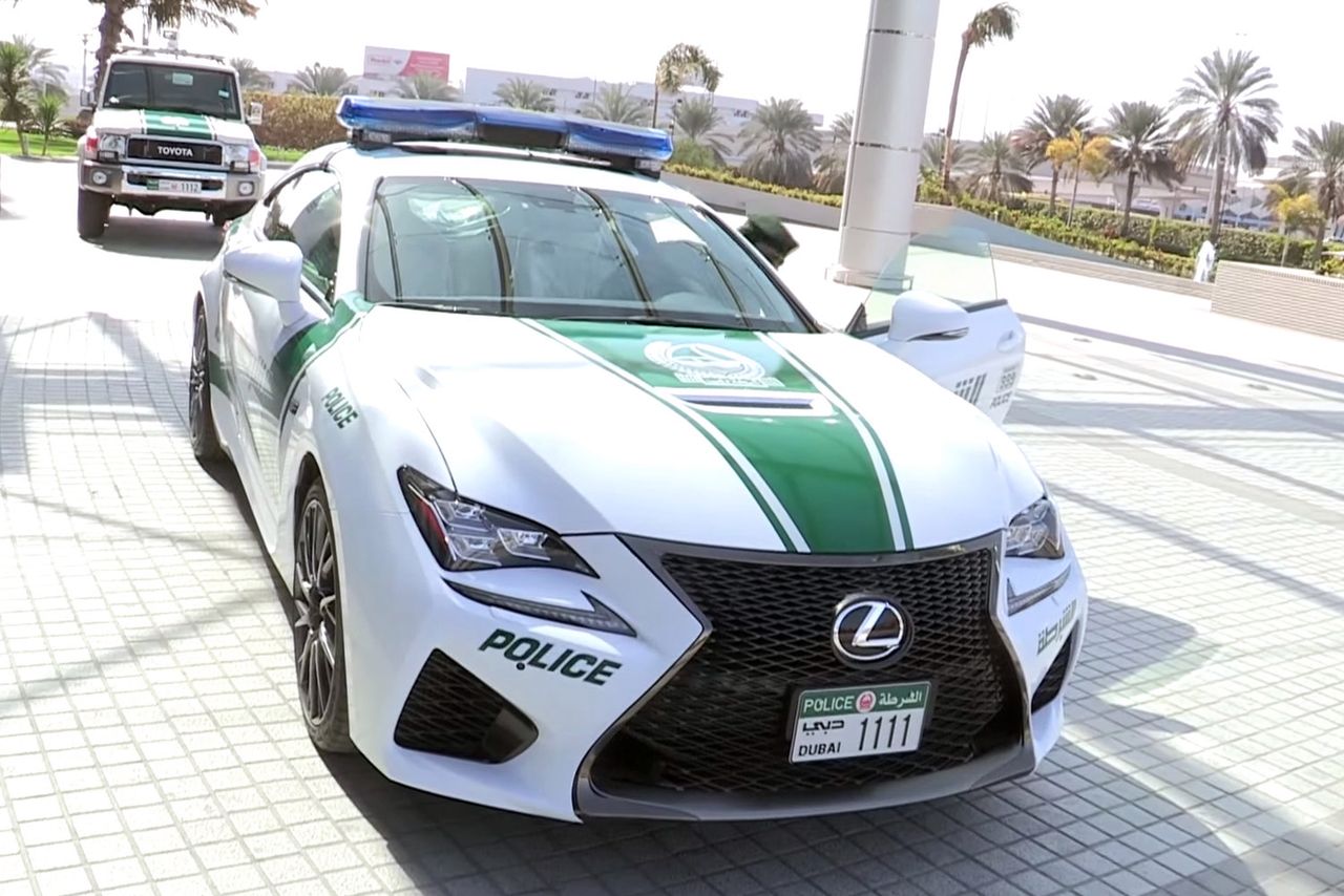 Lexus RC F trafił do floty samochodów policji w Dubaju