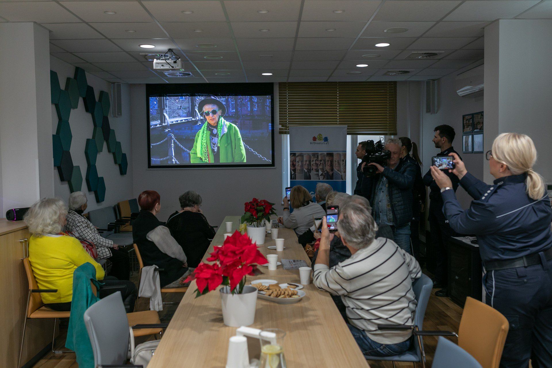 Najpierw poszli na casting, potem odegrali oscarowo rolę w filmie, o tematyce sensacyjnej. Produkcja bydgoskiej policji ma pomóc ostrzec starsze osoby przed oszustwami