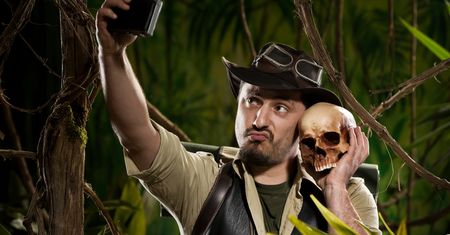 Robienie selfie może być niebezpieczną zabawą, szczególnie gdy zdjęcia ma być wyjątkowe