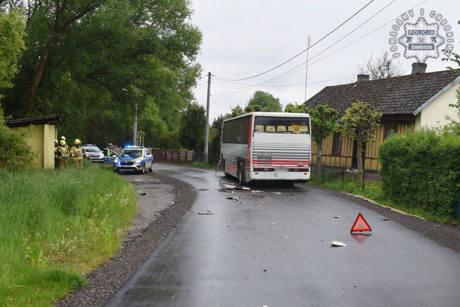 Fot. Licencjodawca.  Pijany kierowca osobówki doprowadził do zderzenia z autobusem przewożącym dzieci