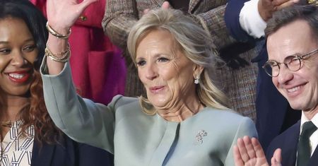 Jill Biden wspiera męża w Kongresie. Spójrzcie tylko na jej stylizację. Słusznie nazywają ją ikoną stylu?