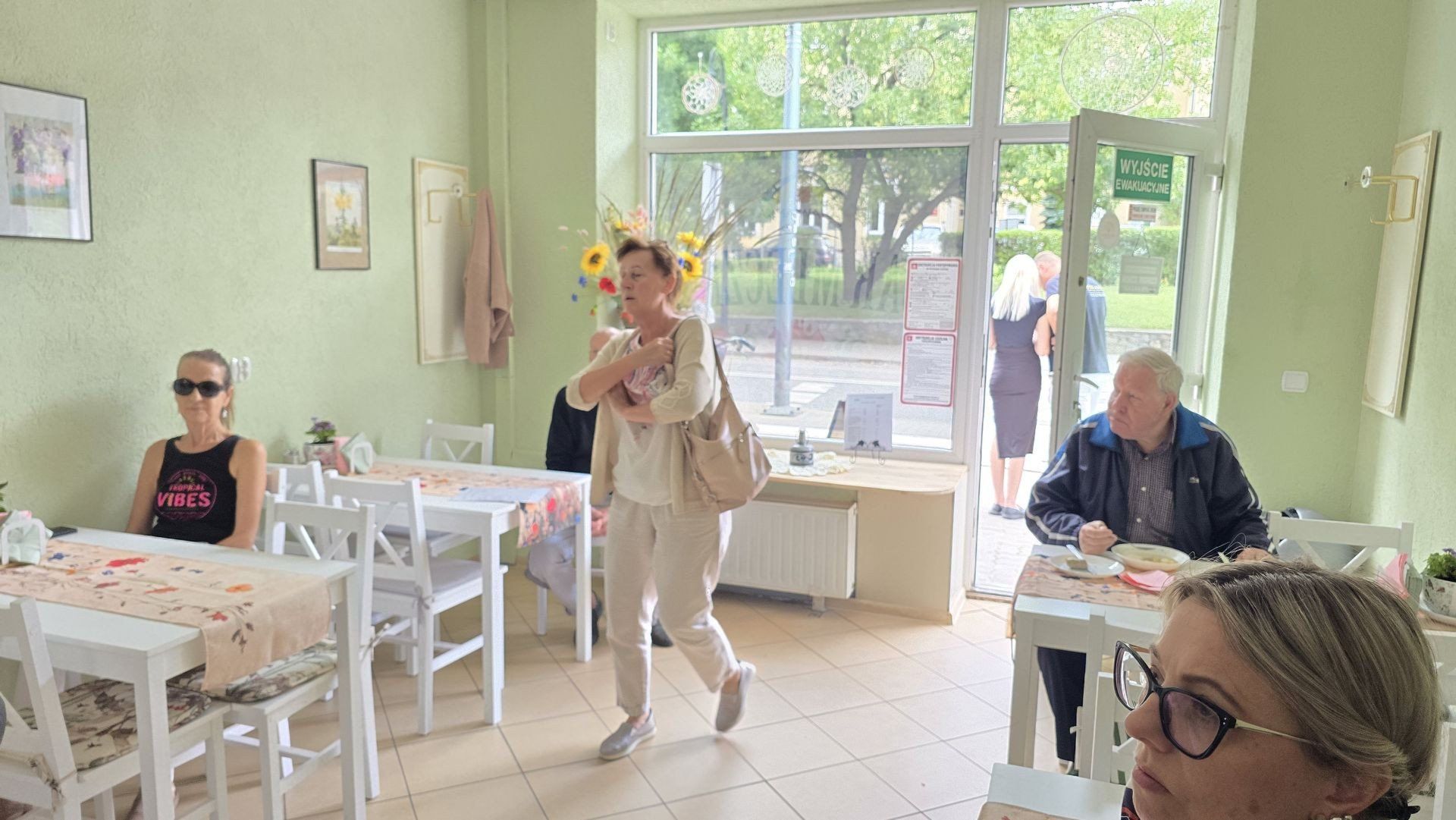 Bar mleczny w Aleksandrowie Kujawskim już otwarty. Domowe obiady przyciągnęły wielu smakoszy