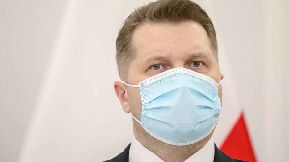 Powrót do szkół. Uczniów czekają szczepienia na COVID-19? Czarnek komentuje