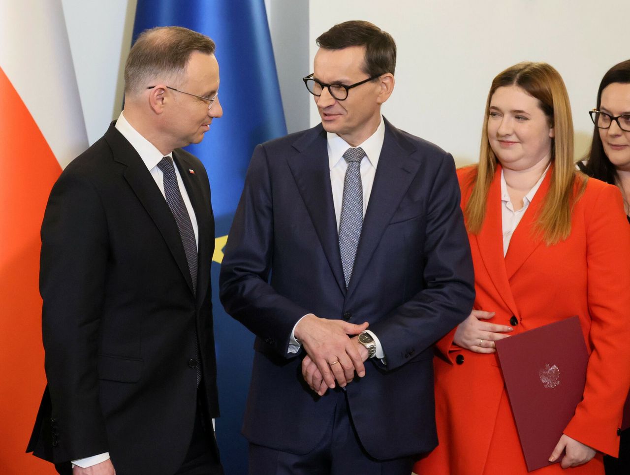 Zaprzysiężenie rządu Mateusza Morawieckiego. Anna Gembicka stoi obok premiera.