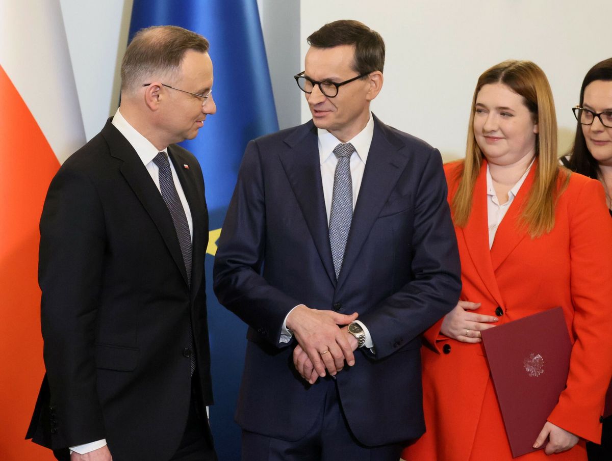 Zaprzysiężenie rządu Mateusza Morawieckiego. Anna Gembicka stoi obok premiera.