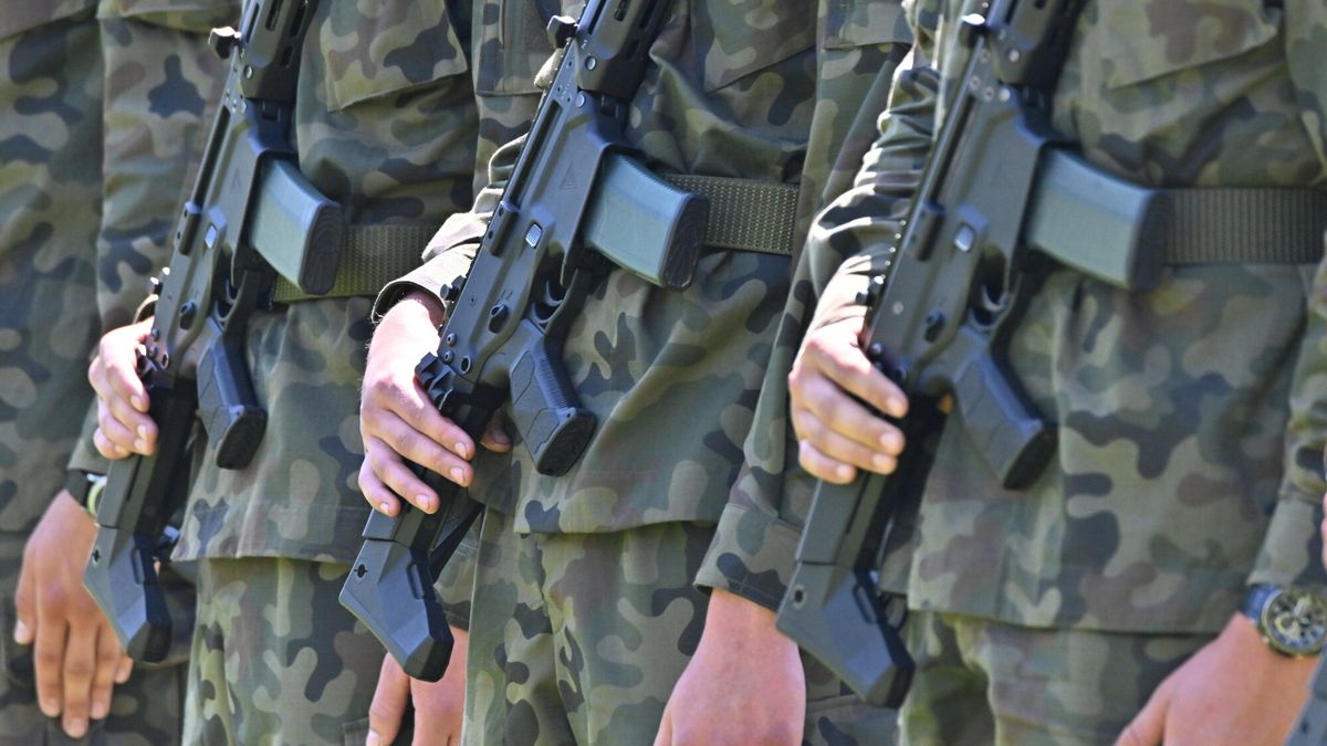 Przysi?ga WOT na Równi Krupowej w Zakopanem
Fot. Pawel Murzyn/East News, Zakopane 09.07.2023. Przysi?ga WOT, czyli ?o?nierzy 11. Ma?opolskiej Brygady Obrony Terytorialnej na Równi Krupowej w Zakopanem, przemowienia i uroczysta parada.
Pawel Murzyn