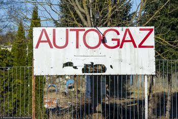 Trzy miliony Polaków bez osłony rządu. Na stacjach zaskoczenie