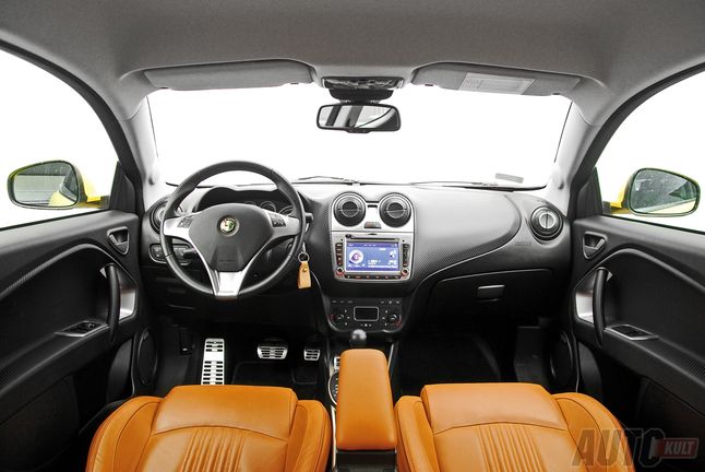Wnętrze w Alfa Romeo MiTo 1,4 TB TCT S&S Distinctive Q2 / Fot. Paweł Kaczor