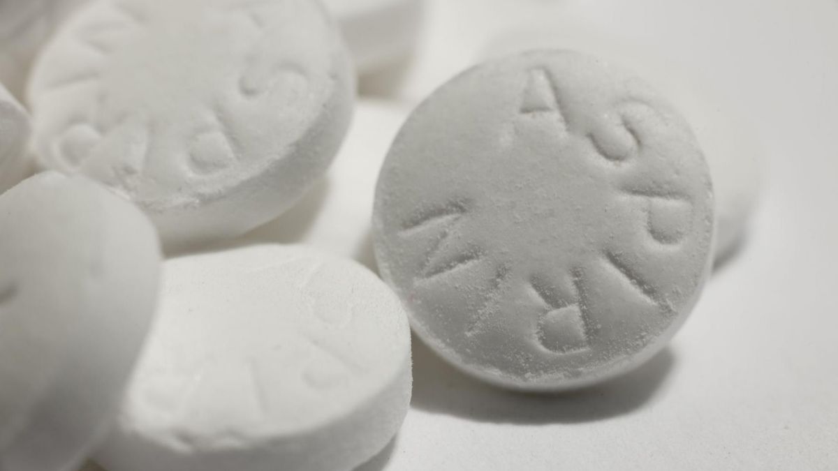 Maseczka aspirynowa działa przeciwzapalnie, a ponadto złuszcza i oczyszcza skórę twarzy