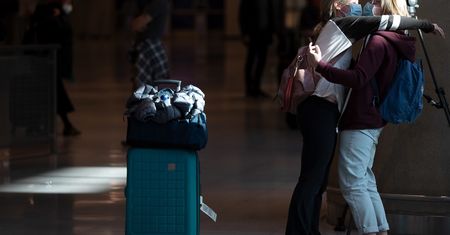 Granice USA otwarte dla turystów. Wzruszające sceny na lotniskach