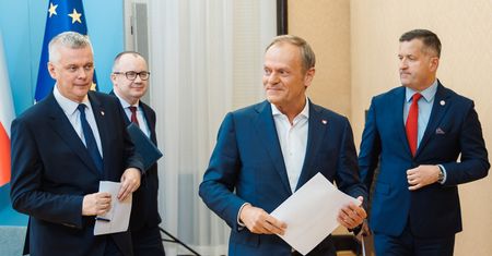 Dolar najdroższy od miesiąca. Złoty reaguje na wybory? Ekspert wskazuje przyczynę
