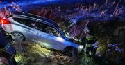 Droga była oblodzona, na zakręcie pojechał prosto. Auto wpadło do rowu