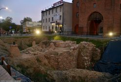 "Kultowy dół" zniknie po 13 latach. Oto co powstanie pod Wysoką Bramą