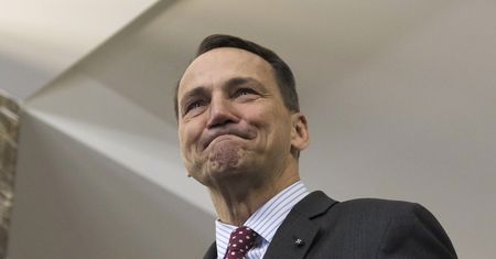 Pranksterzy mieli wkręcić Sikorskiego. Podali się za Poroszenkę