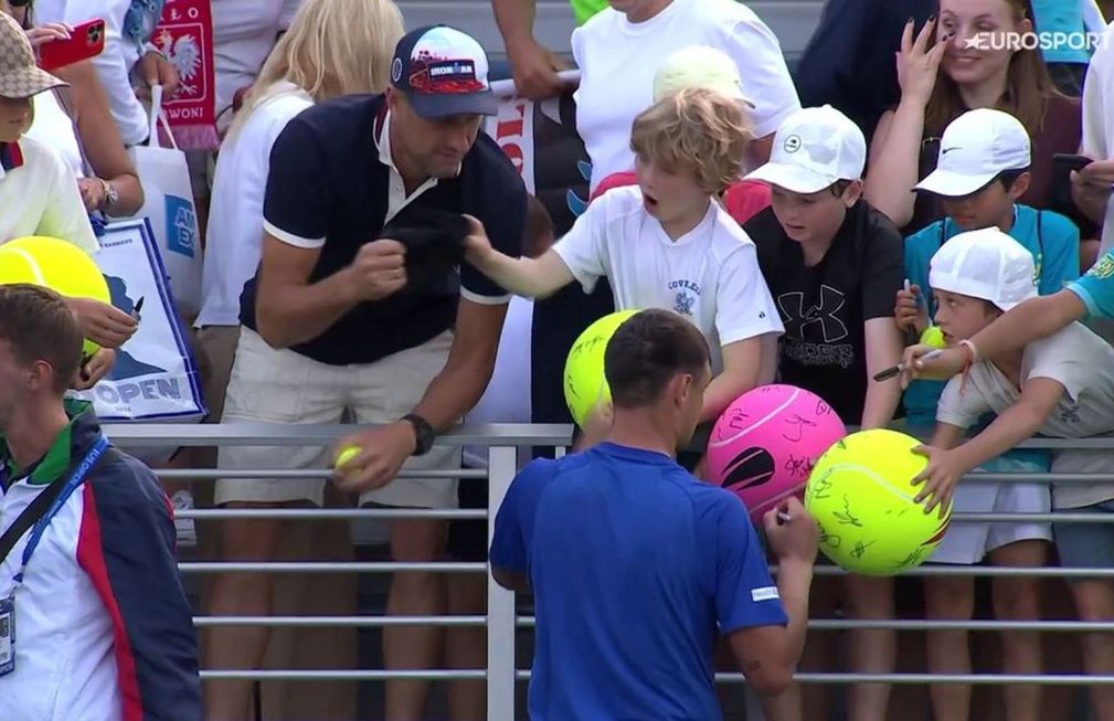 Te marki rządzą na TikToku w Polsce. Viralem czapeczka z US Open
