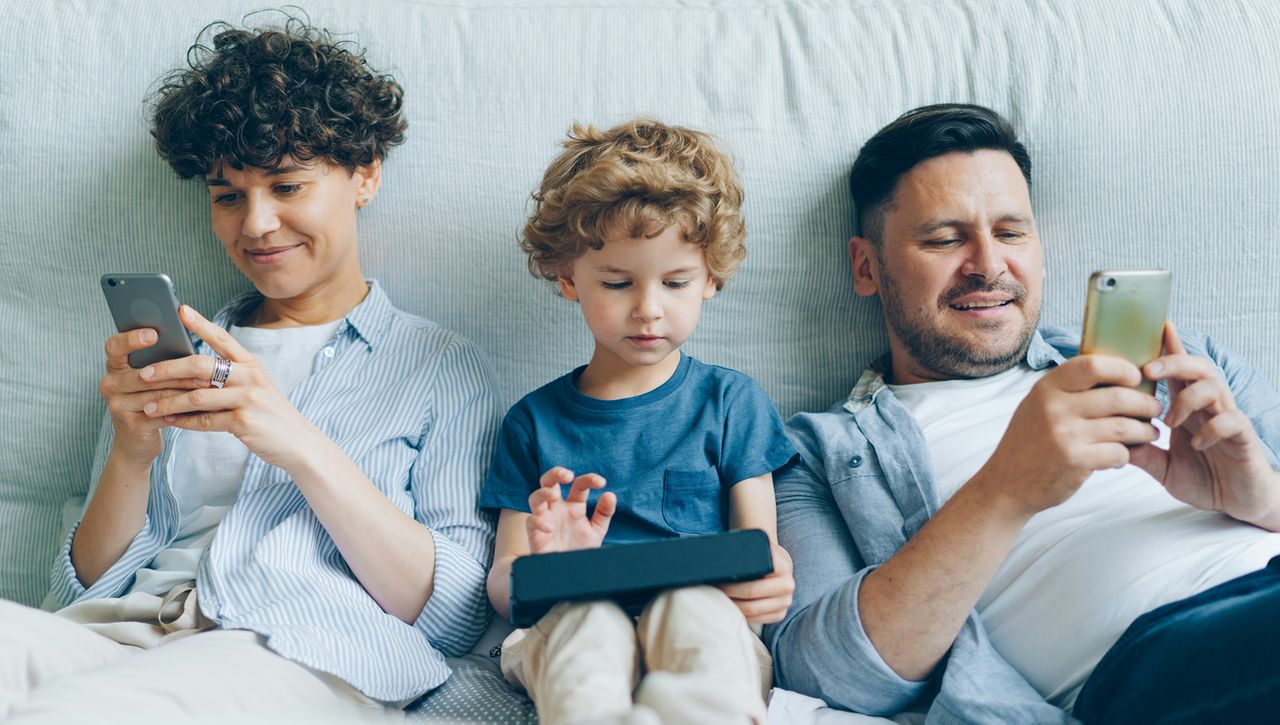 1,4 mln najmłodszych Polaków używa social mediów i komunikatorów. "Nie zakazy dla dzieci, a nakazy dla platform"