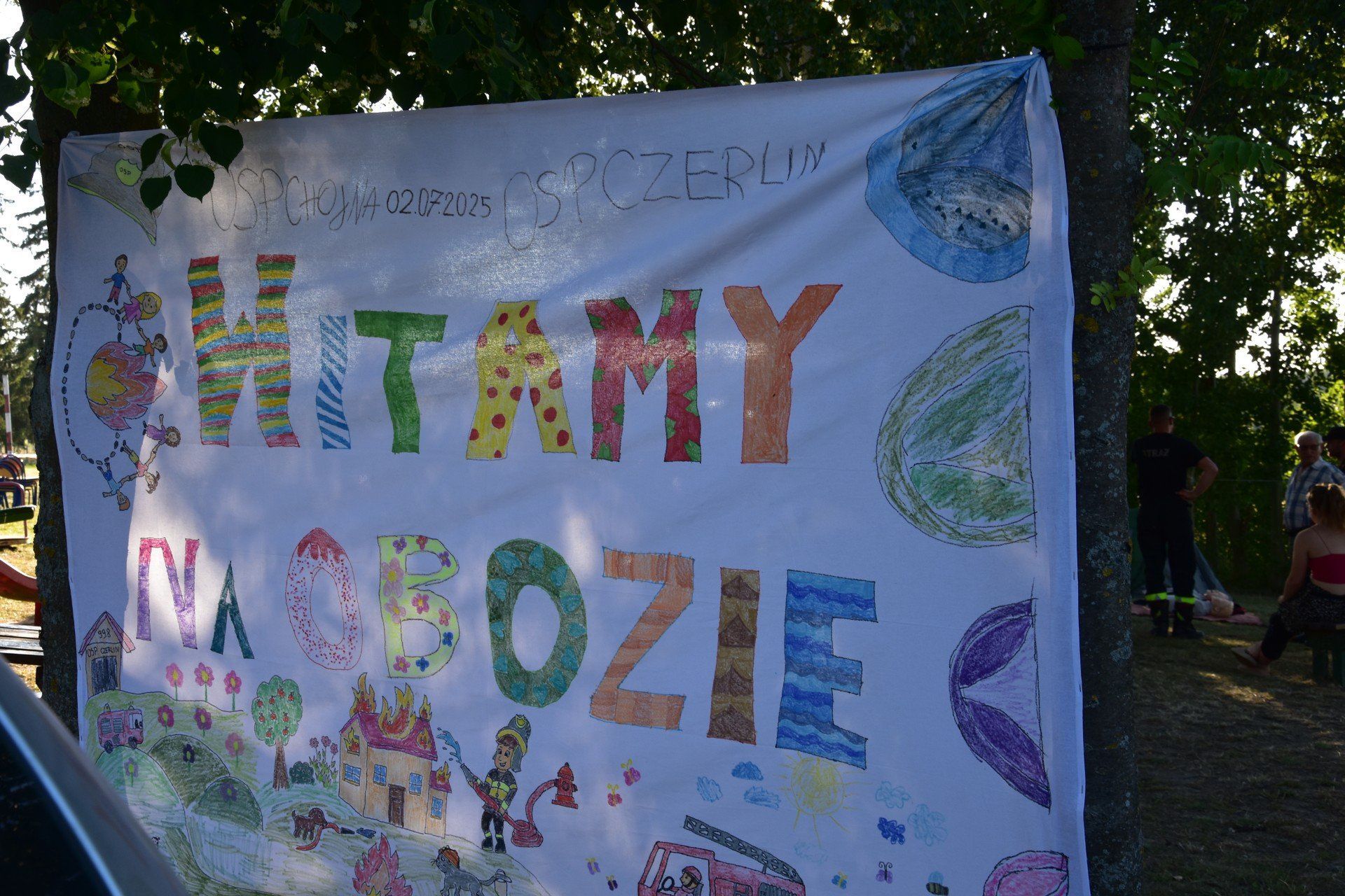 Uczestnicy obozu przygotowali specjalny szyld