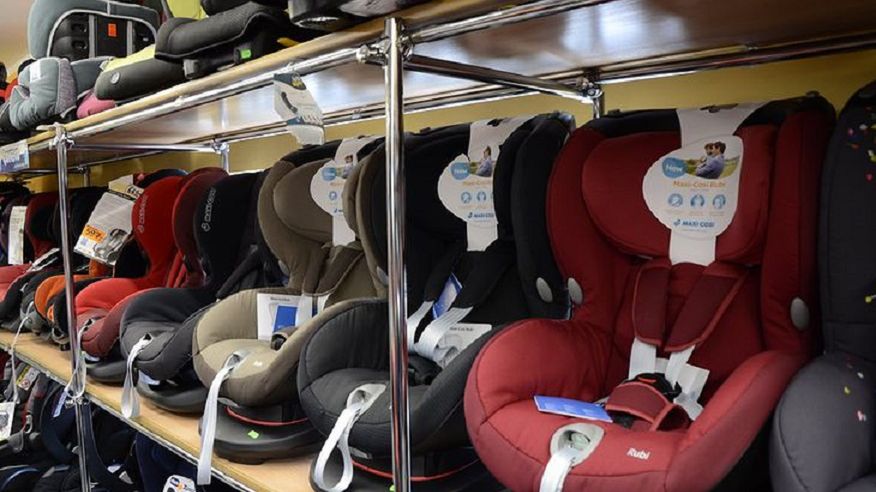 Moduł alarmowy wysyła sygnały świetlne i dźwiękowe w przypadku pozostawienia dziecka w aucie.