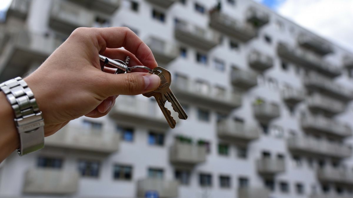 East News archiwum
Fot. Bartlomiej Magierowski/EastNews. Wroclaw 2.09.2022. Nowe osiedle Port Popowice. N/z: symboliczne klucze w dloni, w tle nowe mieszkania.
Bartlomiej Magierowski