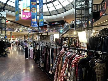 Łódź: Targi Shop Local w Manufakturze. Spotkania z projektantami, unikalna biżuteria i odzież hand made