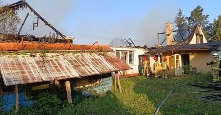 28 strażaków gasiło pożar karczmy w Chrustowie