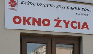 Dziecko w oknie życia w Kielcach. Stan ciężki