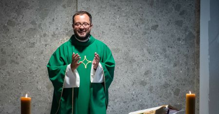 Rewolucja w poznańskiej parafii. AI, psy w kościele i brak kolędy
