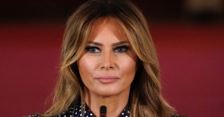 Chirurg plastyczny przeanalizował twarz Melanii Trump. Wymienia, co mogła sobie poprawić