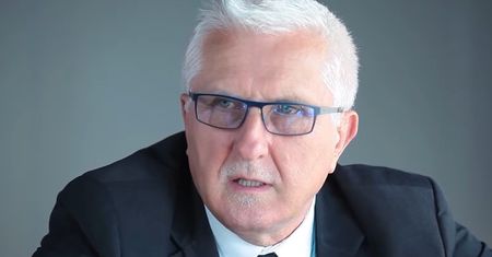 Senator porównuje wyborców PiS do małp. "Fanatyków nic nie rusza"