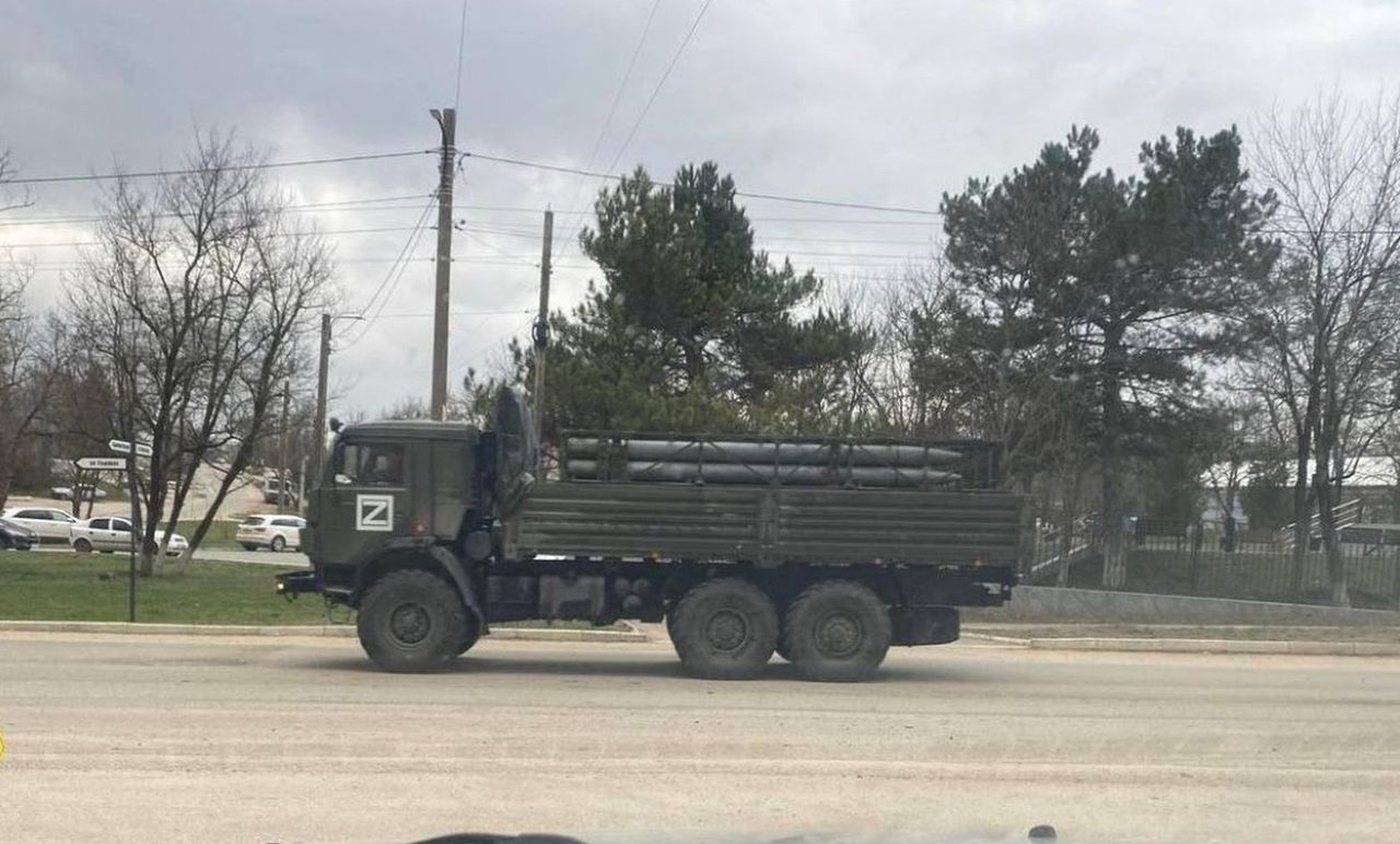 Rosjanie przemieszczają amunicję i broń na Krymie