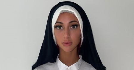 Córka pastora popełnia grzech. Wszyscy mogą zobaczyć jej zdjęcia