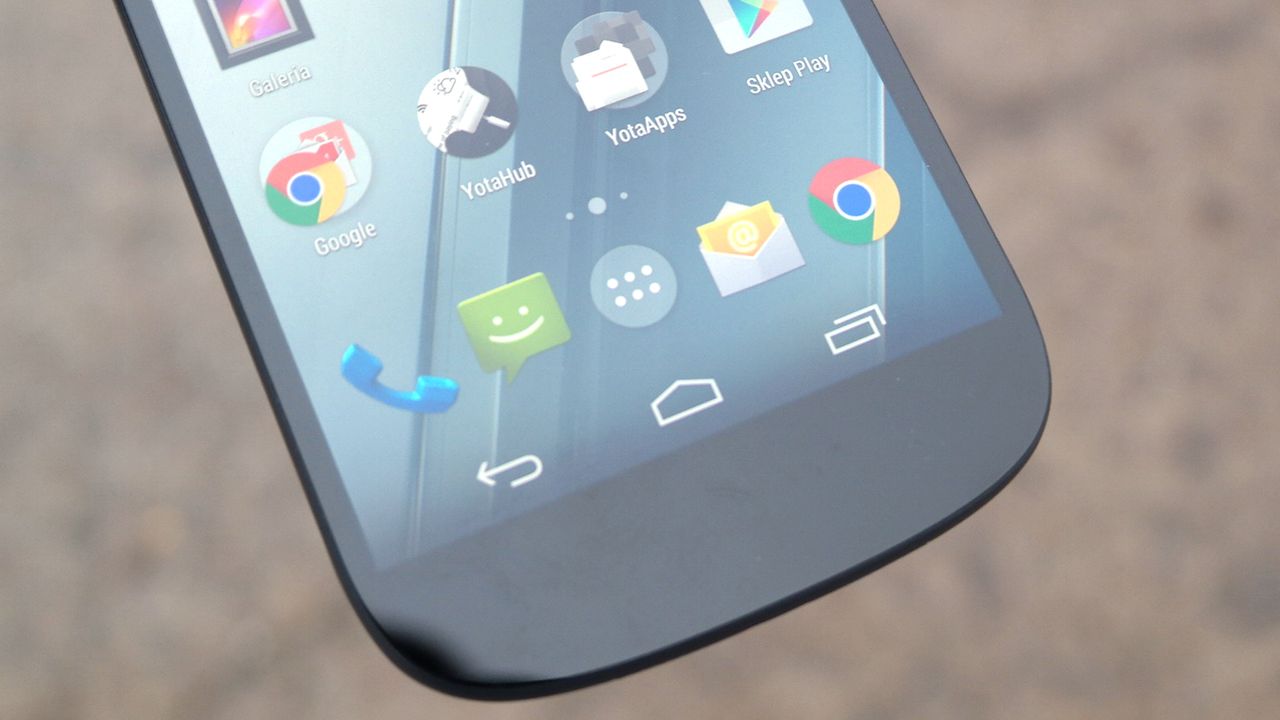 YotaPhone 2 - telefon o dwóch twarzach. Test i recenzja smartfona z ekranem E Ink 8