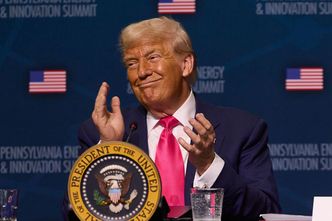 Przelew na 16 mln dol. dla Trumpa. Padają oskarżenia, że to łapówka