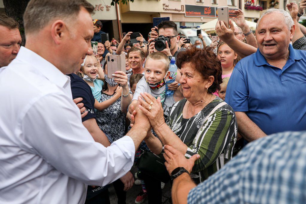 Wybory 2020. Andrzej Duda zaostrza kampanijny przekaz i walczy o mobilizację "bazy" PiS