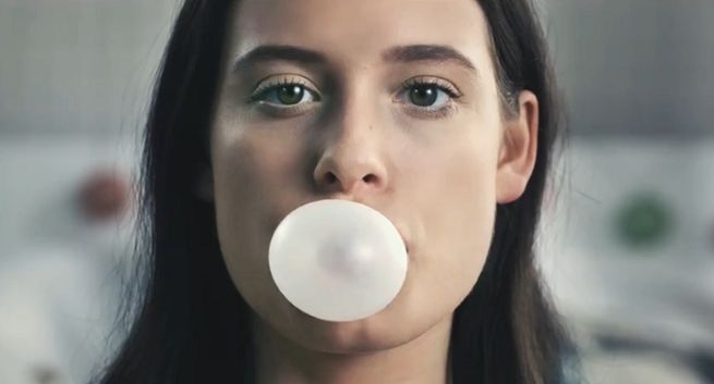 Prostowanie gumy reklamuje „pierwsze prawdziwe no limit” w Heyah (wideo)