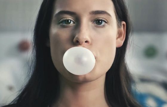 Prostowanie gumy reklamuje „pierwsze prawdziwe no limit” w Heyah (wideo)